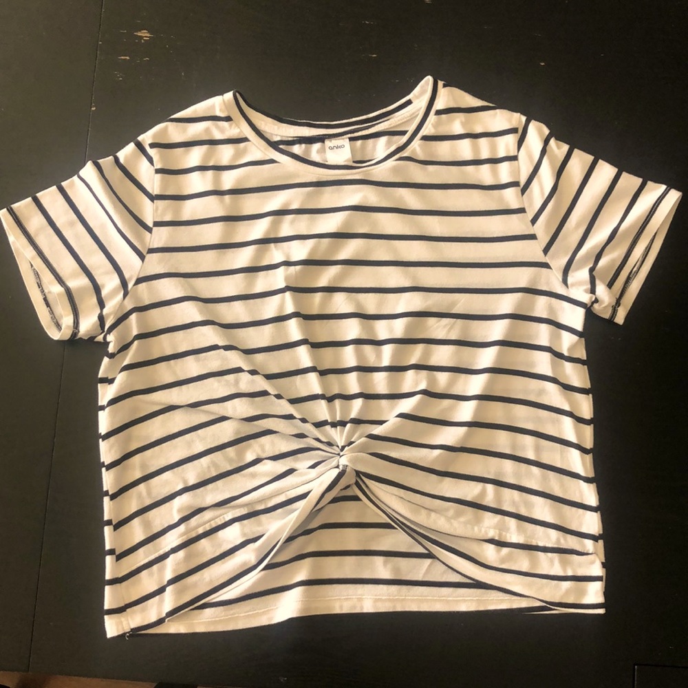 Stripped knotted crop top.